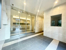 17/17 エントランス