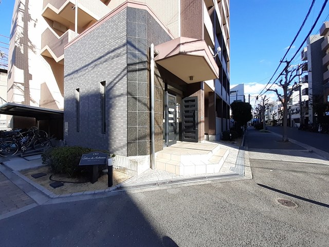 14/20 エントランス