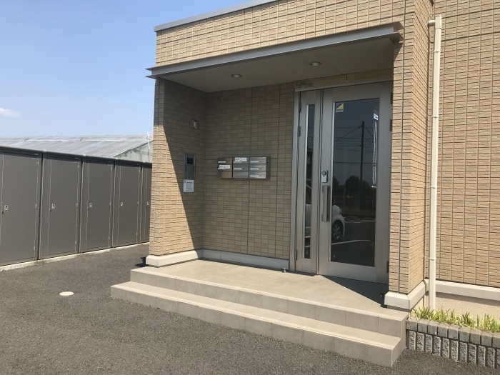 19/27 エントランス