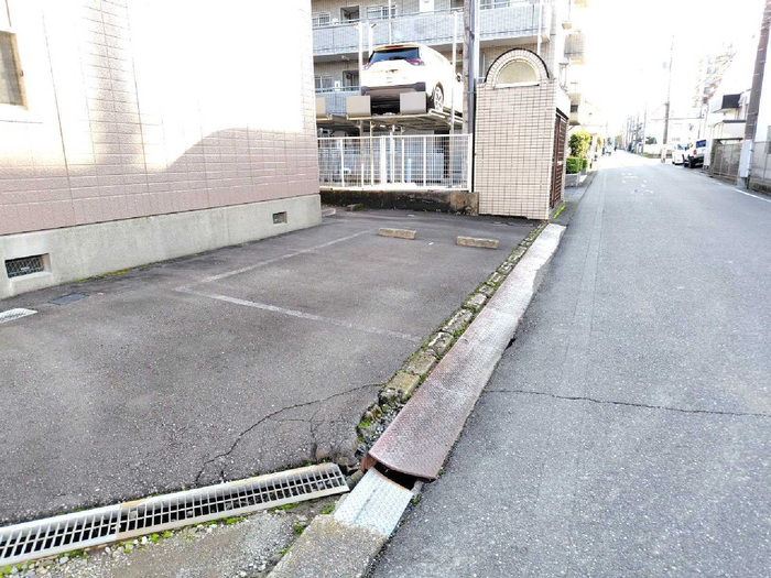 20/20 駐車場