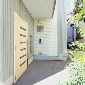 16/16 エントランス