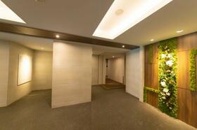 16/16 エントランス