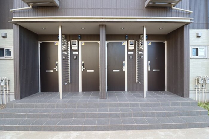 18/27 エントランス