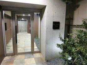 16/16 エントランス