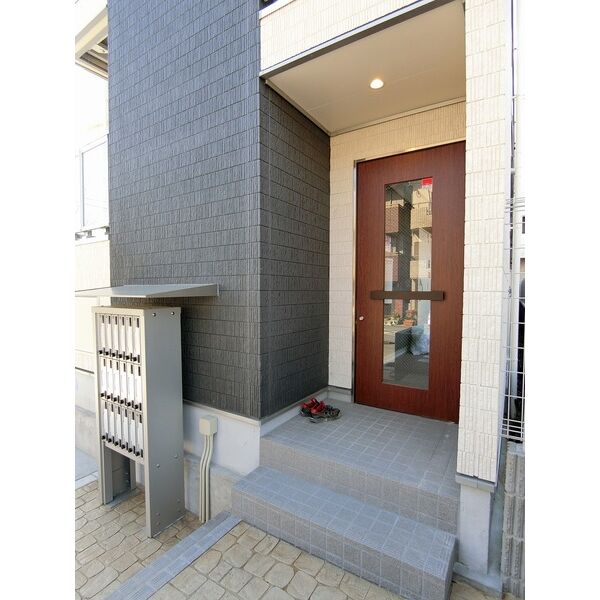 18/27 エントランス