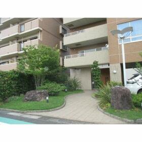 18/27 エントランス