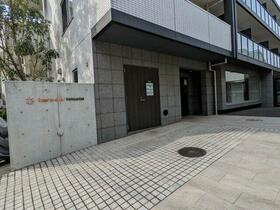 16/16 エントランス