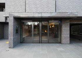 16/16 エントランス