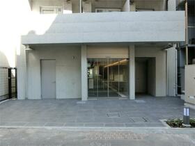 16/16 エントランス