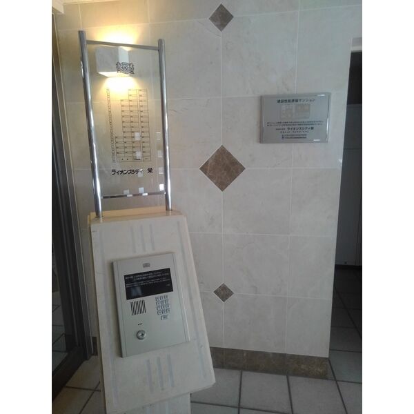 20/21 エントランス