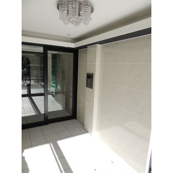 16/16 エントランス