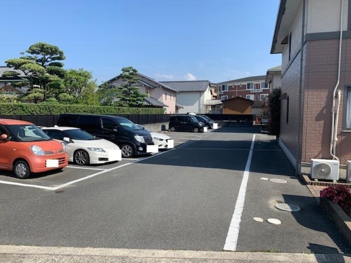15/15 駐車場