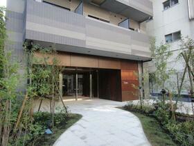 16/16 エントランス