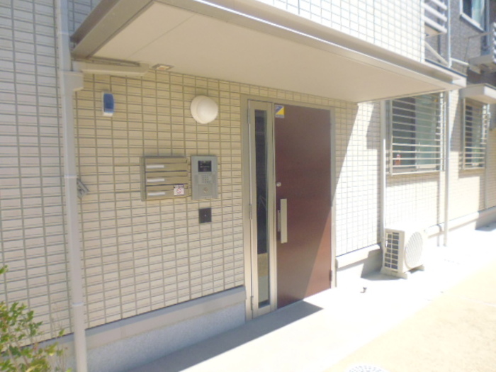 16/17 エントランス