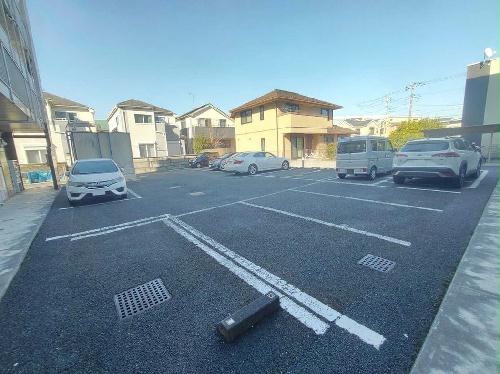 13/16 駐車場