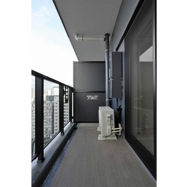 13/18 バルコニー