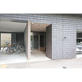 5/5 エントランス