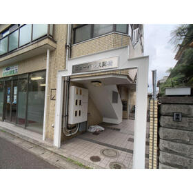 16/16 エントランス