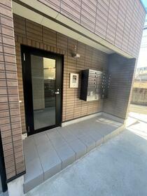 16/16 エントランス