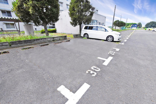 16/16 駐車場