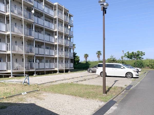 16/16 駐車場