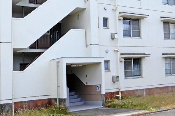 16/17 エントランス