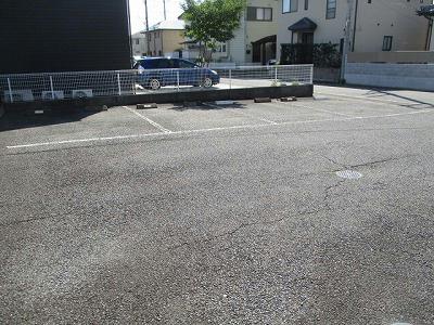 14/14 駐車場