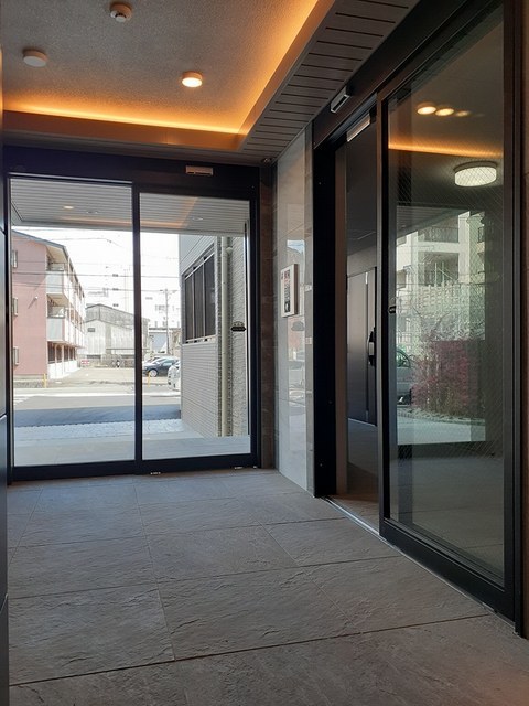 14/20 エントランス