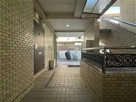 16/21 エントランス