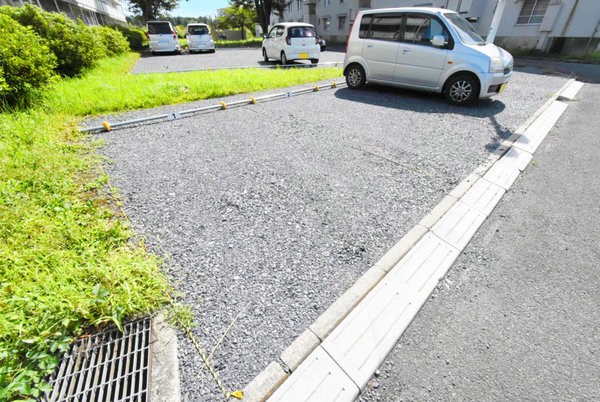 ビレッジハウス岩間1号棟駐車場