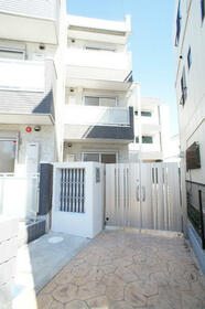 14/14 エントランス