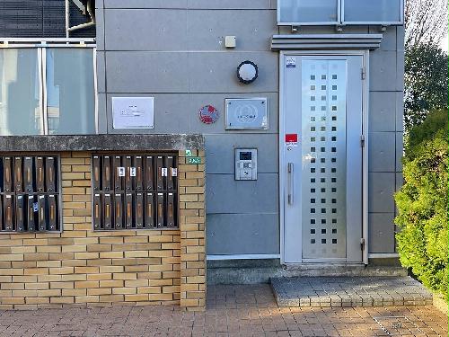 13/18 エントランス