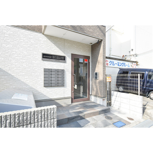 27/30 エントランス