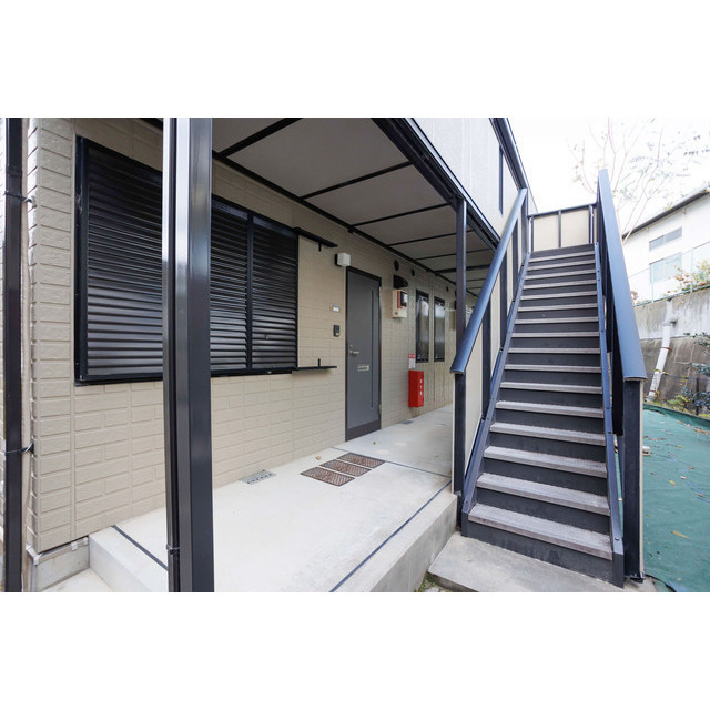 26/27 エントランス