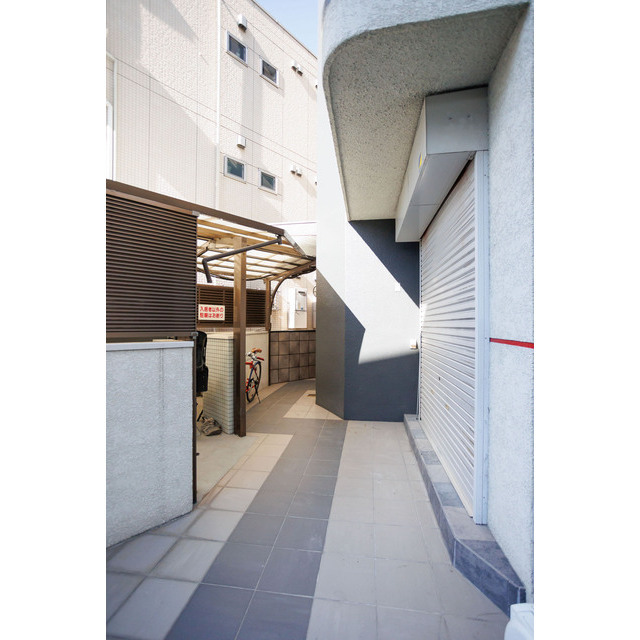 21/22 エントランス