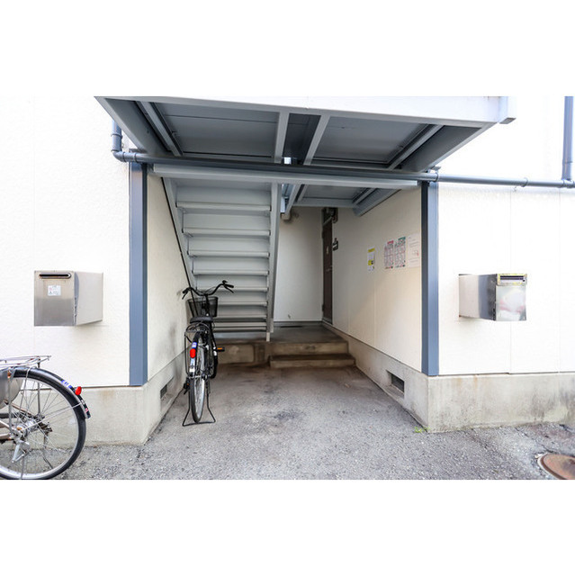 24/25 エントランス