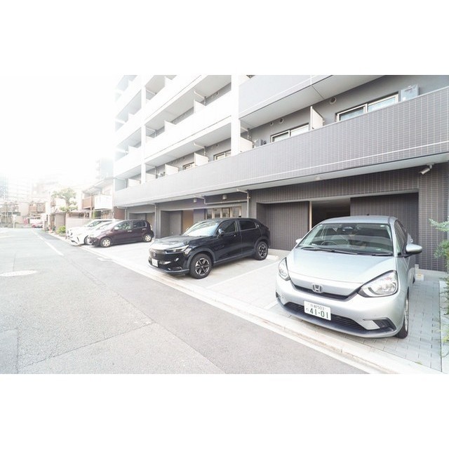 27/30 駐車場