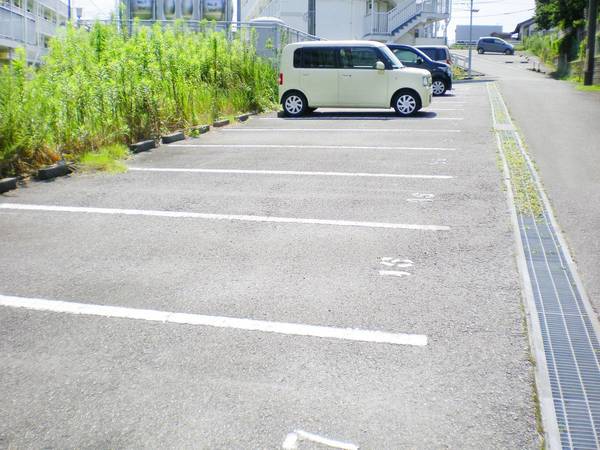 16/16 駐車場