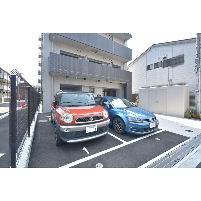 13/13 駐車場