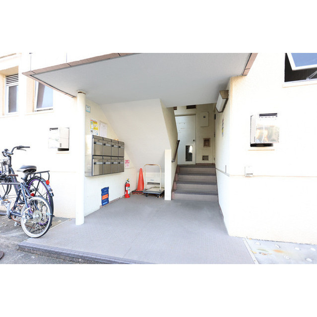 26/30 エントランス