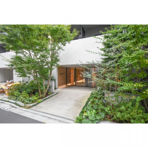 17/23 エントランス