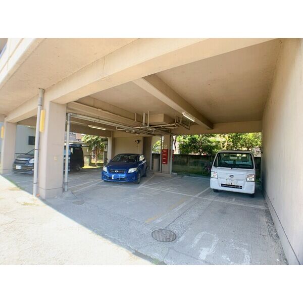 14/14 駐車場