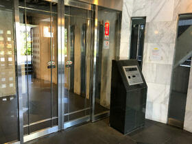 16/16 エントランス