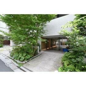 16/16 エントランス