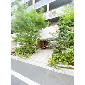 16/16 エントランス