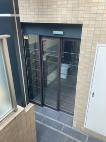 16/16 エントランス