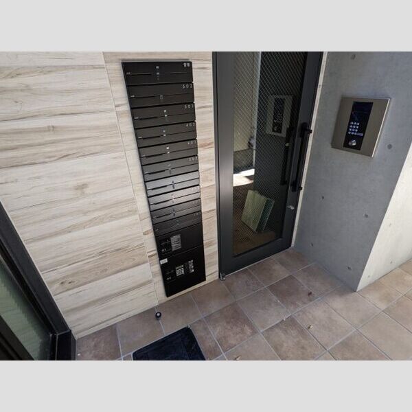 13/22 エントランス