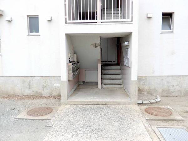 16/17 エントランス