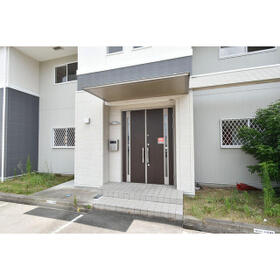 16/16 エントランス