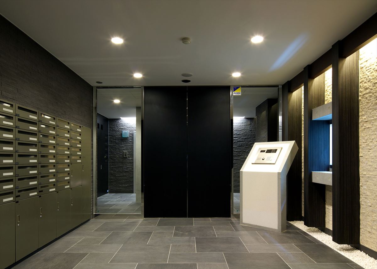 18/19 エントランス